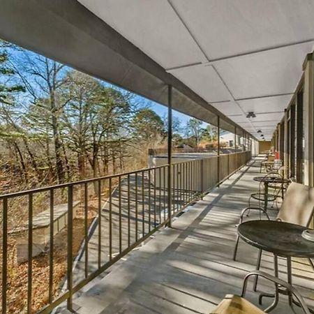 Stonegate Lodge King Bed, Wifi, 50In Roku Tv, Salt Water Pool Room #108 Eureka Springs Exterior foto